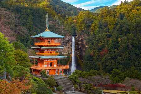 黒沢那智在线看在和歌山,日本 nachi 胜浦青岸渡济寺塔照片