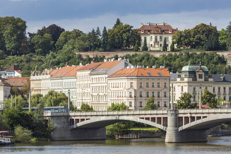 在布拉格城堡从查理大桥上查看