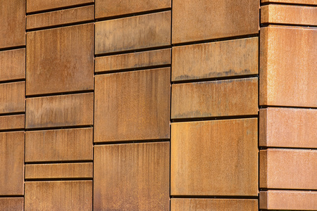 橙色的生锈金属瓷砖照片