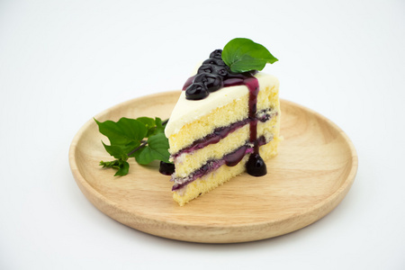 木制板蓝莓奶油芝士蛋糕