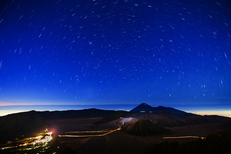 对溴山，印度尼西亚 Startrail