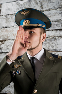 年轻的警长俄罗斯武装力量构成穿制服
