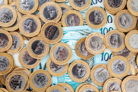 巴西 1 真正的硬币和 100 雷亚尔银行纸币