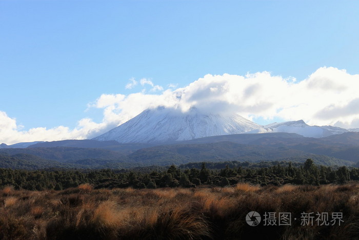 山矗立新西兰