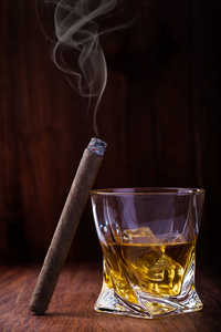 威士忌和雪茄