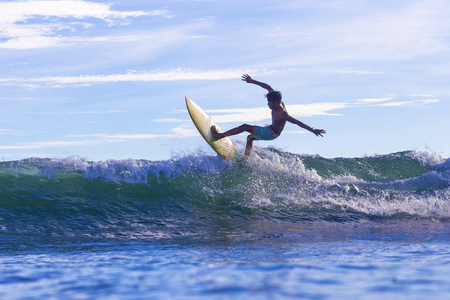 冲浪的波，印度尼西亚巴厘岛