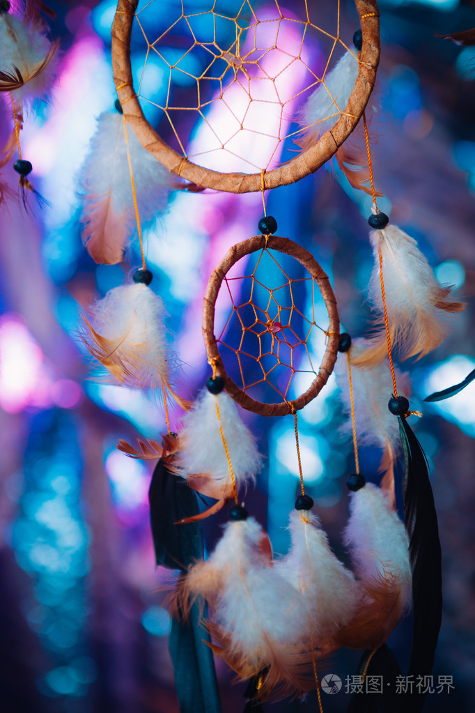 捕梦网在明亮的五彩背景