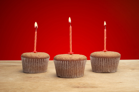 三个蛋糕的蜡烛