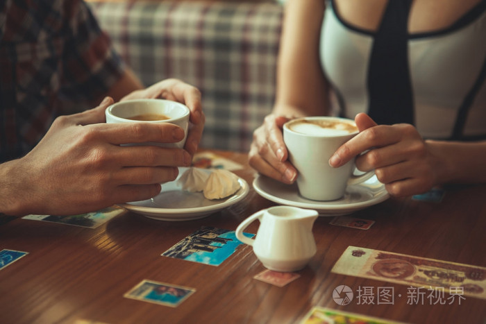 在咖啡厅约会