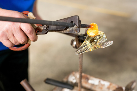 手工制作人物的熔融玻璃照片