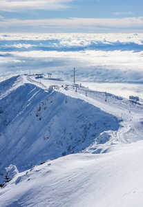 斜坡上滑雪胜地