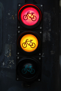 所有三个灯作为交通标志在城市