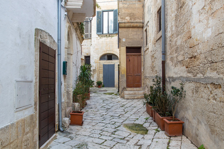 Polignano 一匹母马，建在巴里的岩石上的小镇街景