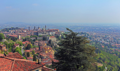 视图在老城 Citta Alta 的贝加莫从圣维吉利奥山。意大利贝加莫