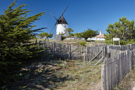 在 Noirmoutier 岛上的风车