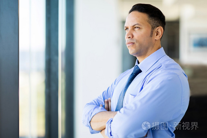 冷眼旁观的商人