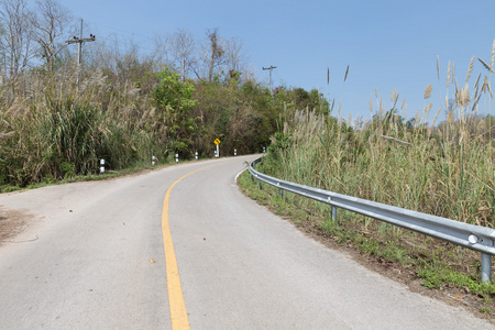 在泰国农村道路