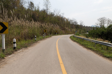 在泰国农村道路