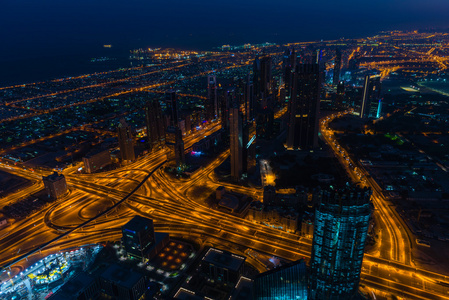 城市的灯光与迪拜市中心夜景