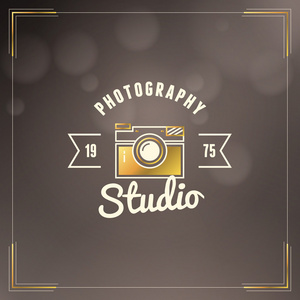 摄影 Logo 设计模板。摄影复古的金色徽章。摄影工作室
