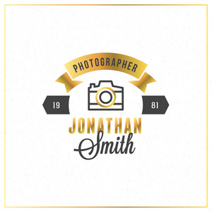 摄影 Logo 设计模板。摄影复古的金色徽章。摄影师标识