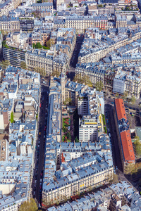 从埃菲尔铁塔巴黎街头的鸟瞰图
