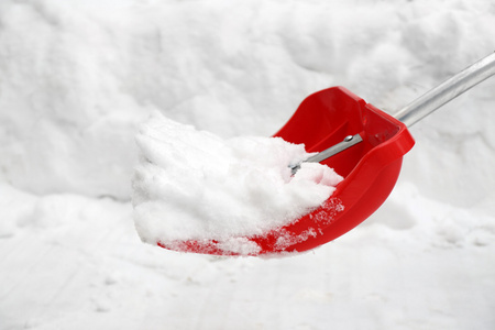 红色的除雪铲