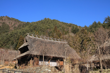 日本的茅草的屋顶房子西湖山梨县，日本