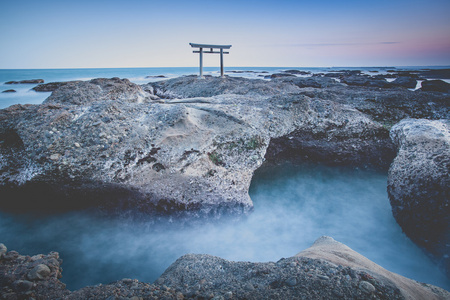 传统的日本门和海