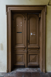 在巴黎的老门