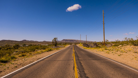 长和空寂寞公路通过亚利桑那州