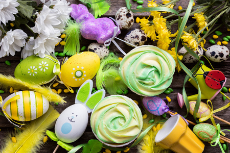 复活节蛋，蛋糕 鲜花和装饰，t 的背景