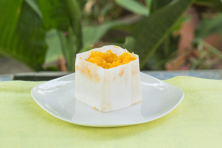 迷你蛋糕切片黄金纽约蛋照片