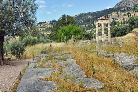 在古代希腊考古遗址的德尔菲雅典娜 Pronaia 避难所