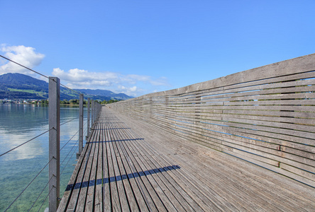在瑞士的苏黎世湖 Rapperswil Hurden 大桥