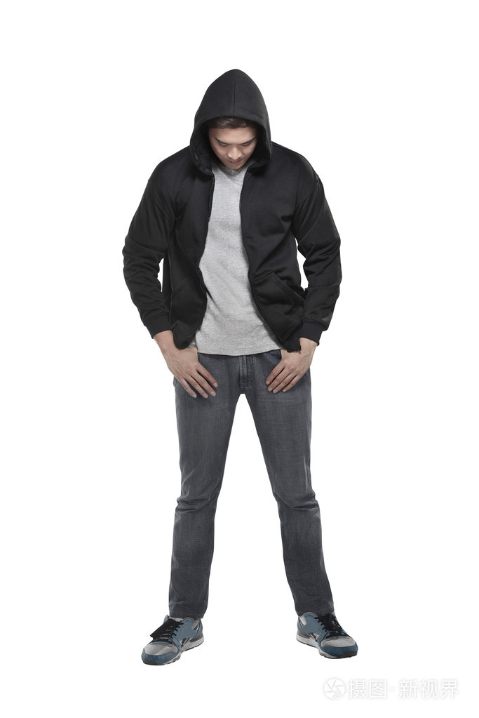 双手插在口袋里的亚洲人,连帽衫照片-正版商用图片1mjl74-摄图新视界