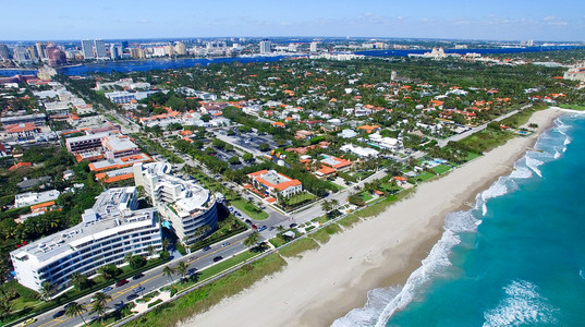 海岸线的棕榈滩，佛罗里达州的鸟瞰图
