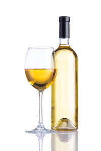 白色背景上白葡萄酒的酒瓶和酒杯