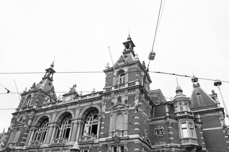 荷兰, 阿姆斯特丹, 中央火车站的外观和有轨电车线路的看法