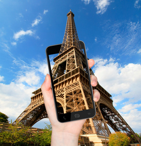 巴黎埃菲尔铁塔的法国带手机