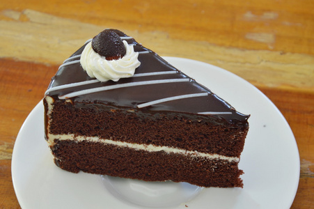 巧克力蛋糕上的菜