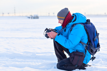 摄影师在冬季景观