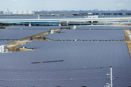 可再生能源生产现代太阳能电池板