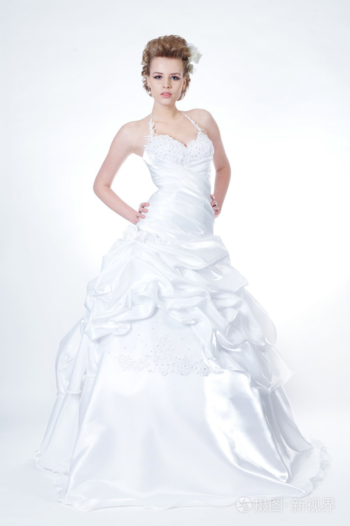 年轻漂亮的新娘婚纱照片-正版商用图片1mkoo1-摄图新视界