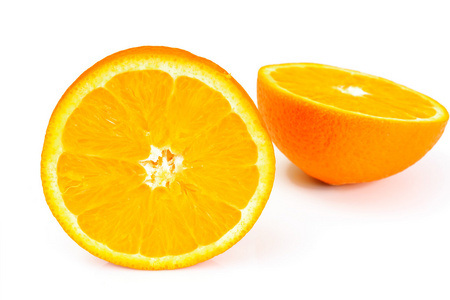 新鲜美味维生素橙上白色孤立