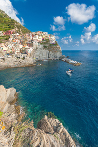 海洋和港口在多彩村 vernazza，ci 景区视图