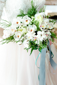 美丽婚礼在手中的花束