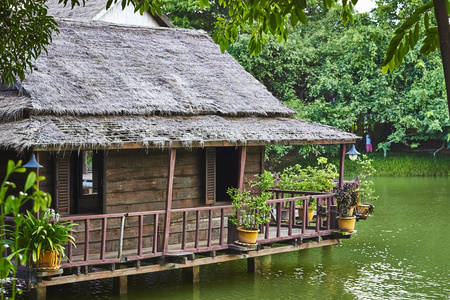 湖上的传统浮动村。柬埔寨。暹粒