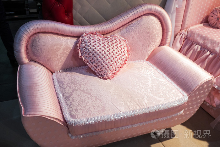 多彩的粉红色沙发