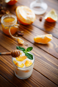 希腊酸奶蜂蜜与橘子